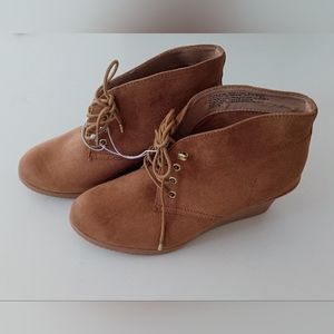 NWOB Merona Wedge Booties, 9 1/2